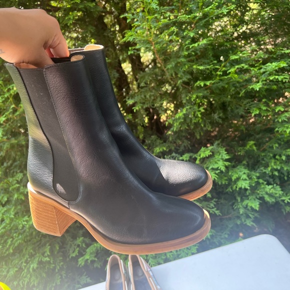 Small town boutique able stitches “tanner boots” size 10 can fit a 9 - Picture 1 of 2